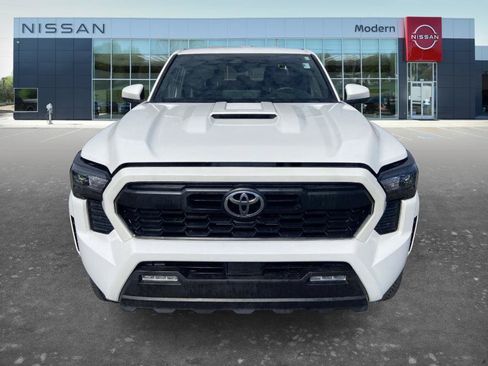 Used 2025 Toyota Tacoma TRD Sport AWD/4WD image 2