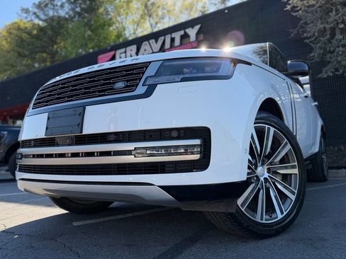 Used 2023 Land Rover Range Rover SE image 2