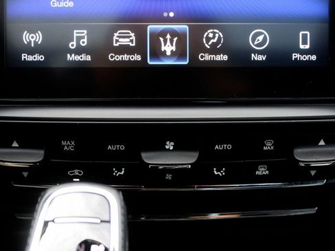 Used 2020 Maserati Quattroporte S GranSport Q4 AWD/4WD image 28