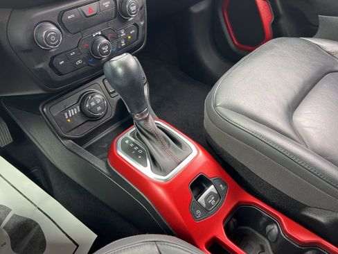 Used 2019 Jeep Renegade Trailhawk image 20