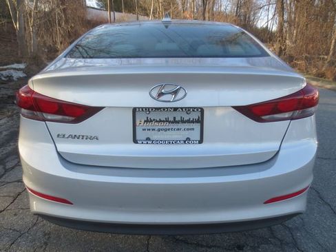 Used 2017 Hyundai Elantra SE image 6
