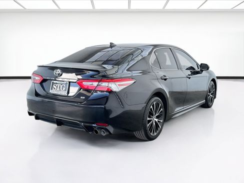 Used 2019 Toyota Camry SE w/ Carpet Mat Package FWD image 4