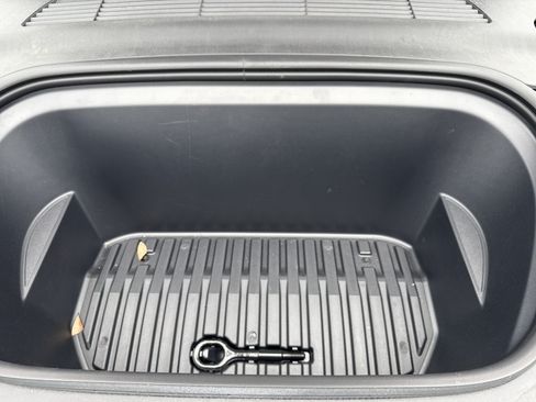 Used 2025 Tesla Model Y Performance AWD/4WD image 34