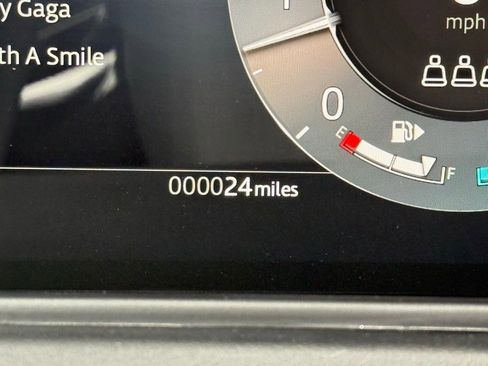 Used 2025 Land Rover Range Rover Velar Dynamic SE image 28