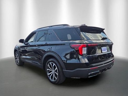 Used 2025 Ford Explorer ST-Line AWD/4WD image 3