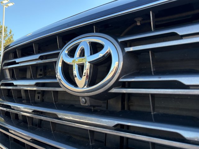 Used 2025 Toyota Sequoia Limited AWD/4WD image 23