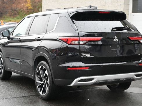 Used 2024 Mitsubishi Outlander SE Black Edition image 6
