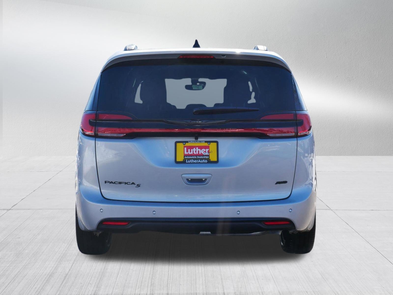 New 2026 Chrysler Pacifica Select w/ S Appearance Package AWD/4WD image 6