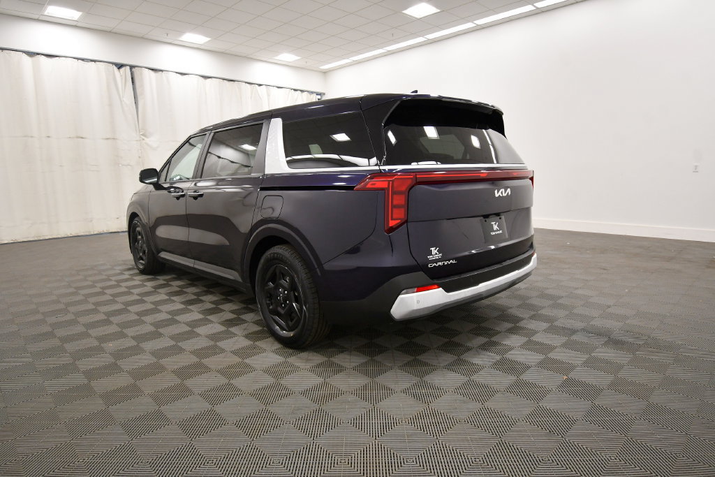 Certified 2024 Kia Carnival LX FWD image 5