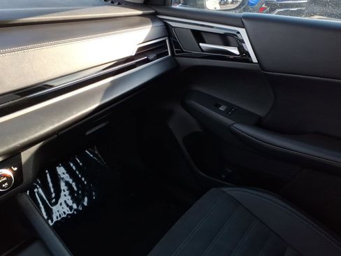 Used 2024 Mitsubishi Outlander SE image 25