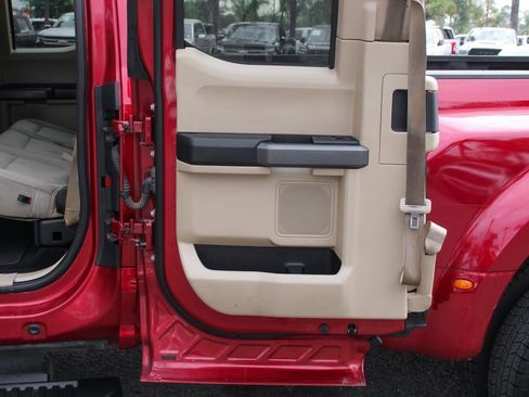 Used 2019 Ford F350 XLT w/ Camper Package image 19