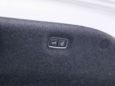 Used 2023 Porsche Taycan image 31