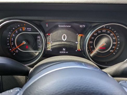 Used 2019 Jeep Wrangler Unlimited Sahara w/ Dual Top Group AWD/4WD image 29