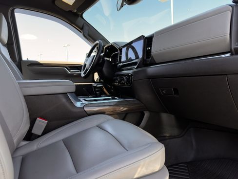 Used 2025 Chevrolet Silverado 1500 LT Trail Boss w/ Convenience Package II AWD/4WD image 31
