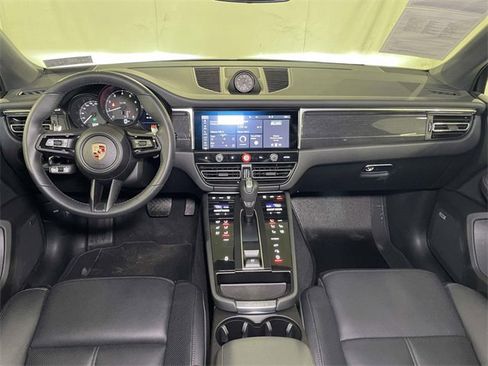 Certified 2025 Porsche Macan image 26