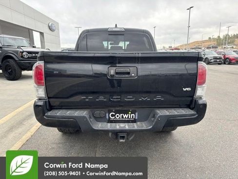 Used 2021 Toyota Tacoma TRD Sport w/ TRD Premium Sport Package AWD/4WD image 5