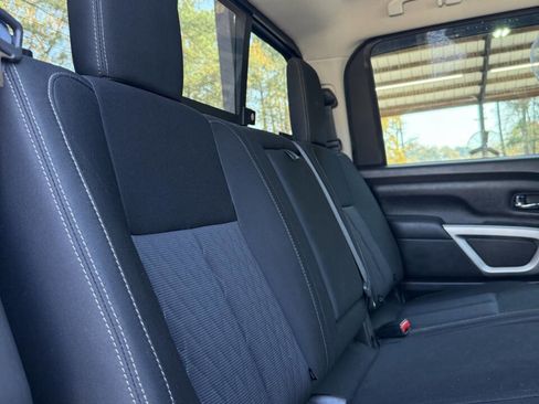 Used 2017 Nissan Titan SV image 21