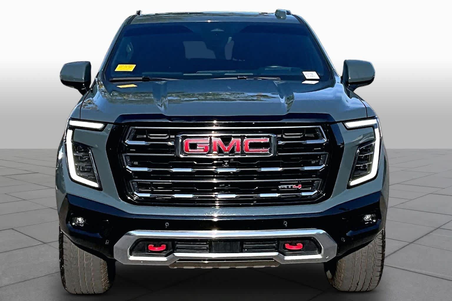 Used 2025 GMC Yukon XL AT4 w/ AT4 Premium Package AWD/4WD image 4
