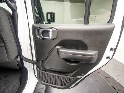Used 2024 Jeep Wrangler Unlimited Rubicon AWD/4WD image 35