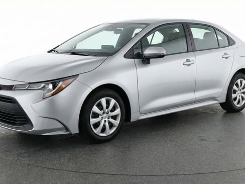 Used 2025 Toyota Corolla LE FWD image 3