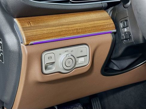 Used 2024 Mercedes-Benz GLE 350 4MATIC w/ AMG Line Exterior image 10