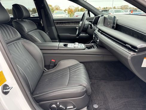 Used 2025 Genesis G90 3.5T image 36