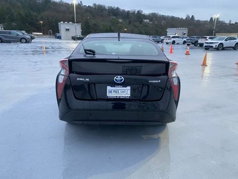 Used 2016 Toyota Prius Four image 7