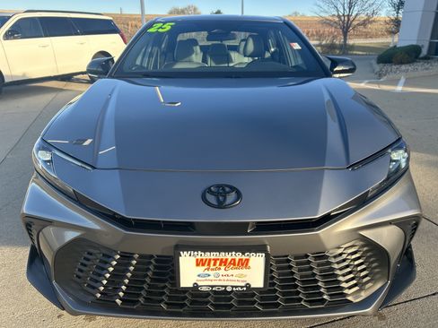 Used 2025 Toyota Camry SE image 7