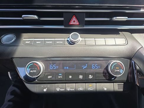 Used 2024 Hyundai Elantra SEL w/ Convenience Package image 21