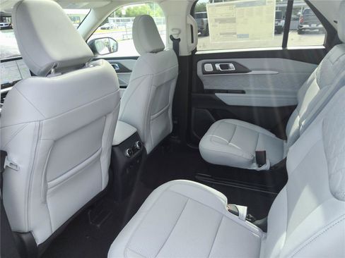 New 2026 Ford Explorer Platinum w/ LUX Leather Package AWD/4WD image 19
