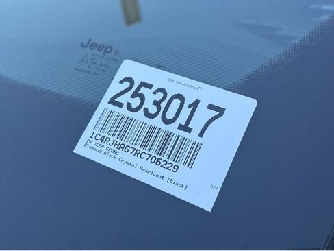 Used 2024 Jeep Grand Cherokee Laredo X w/ Trailer Tow Package image 44