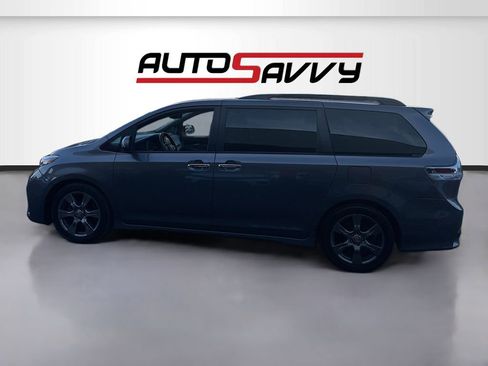 Used 2020 Toyota Sienna SE w/ Carpet Mat Package FWD image 4
