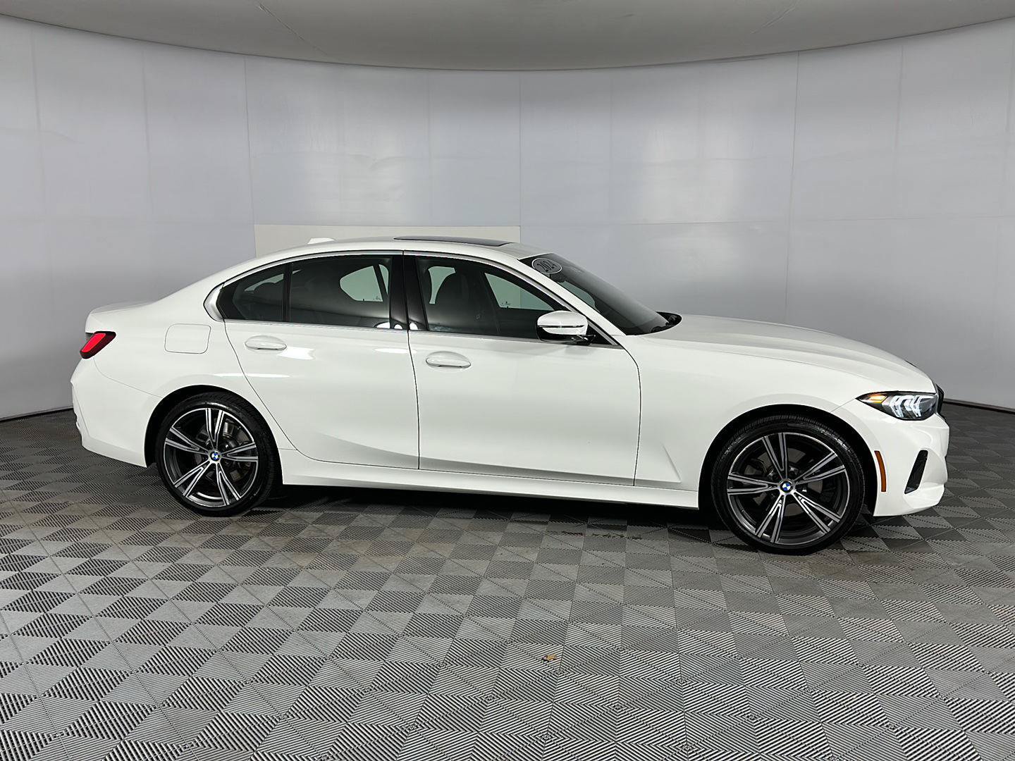 Used 2024 BMW 330i xDrive Sedan w/ Convenience Package AWD/4WD image 3