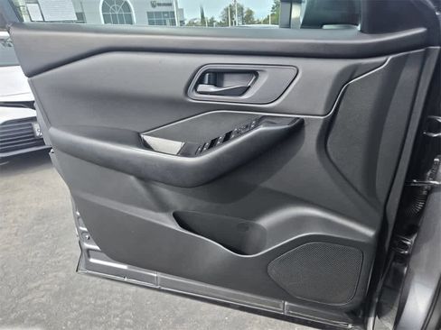 Used 2024 Nissan Rogue S image 18