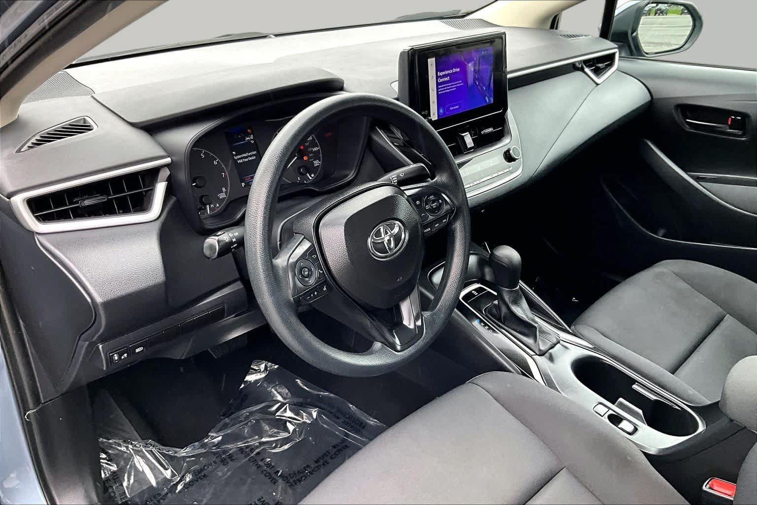Used 2025 Toyota Corolla LE FWD image 17