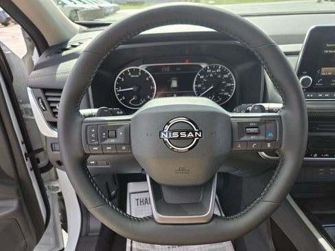 New 2026 Nissan Rogue Platinum image 9