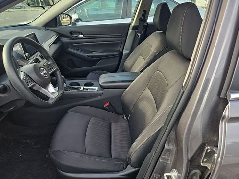 Used 2025 Nissan Altima 2.5 SV AWD/4WD image 2