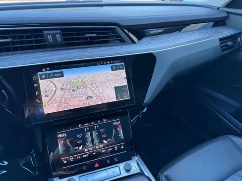 Used 2021 Audi e-tron Premium Plus w/ Premium Plus Package image 37