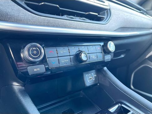 Used 2024 Jeep Compass Latitude image 15