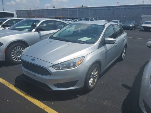 Used 2016 Ford Focus SE FWD image 3