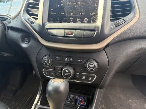 Used 2015 Jeep Cherokee Limited FWD image 16