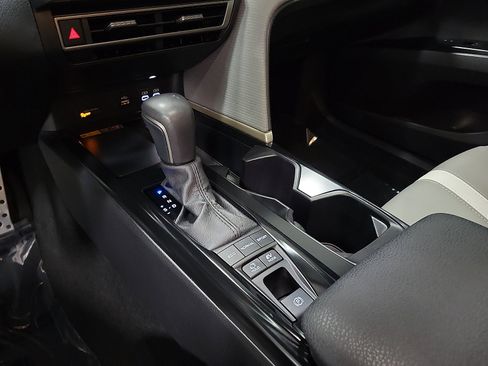 Certified 2025 Toyota Camry SE w/ Convenience Package FWD image 19