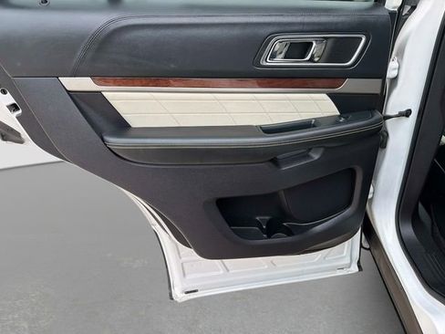 Used 2018 Ford Explorer Platinum AWD/4WD image 12