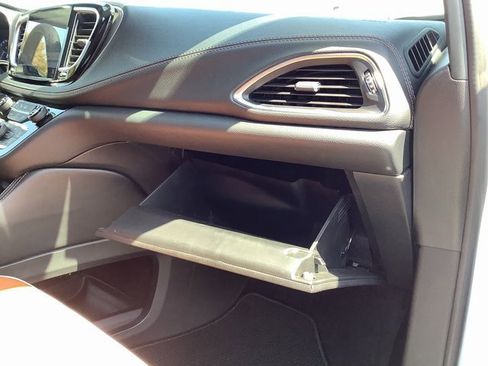 Used 2024 Chrysler Pacifica Pinnacle image 46