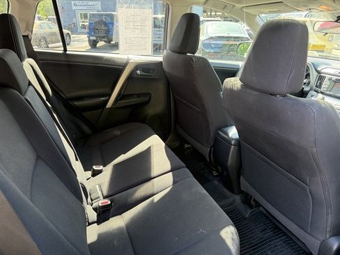 Used 2018 Toyota RAV4 XLE AWD/4WD image 35