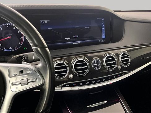 Used 2018 Mercedes-Benz S 560 Sedan image 7