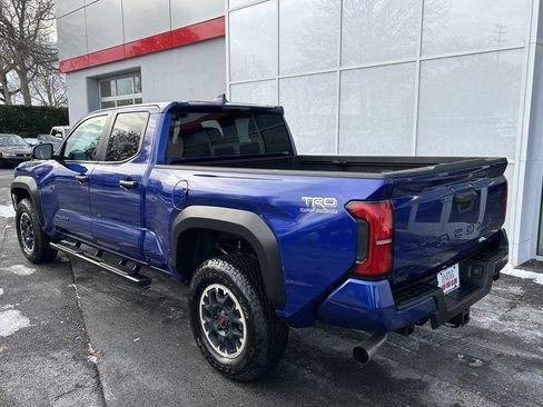 Used 2024 Toyota Tacoma TRD Off-Road image 7