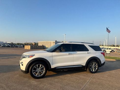 Used 2022 Ford Explorer Limited w/ Equipment Group 301A RWD image 8