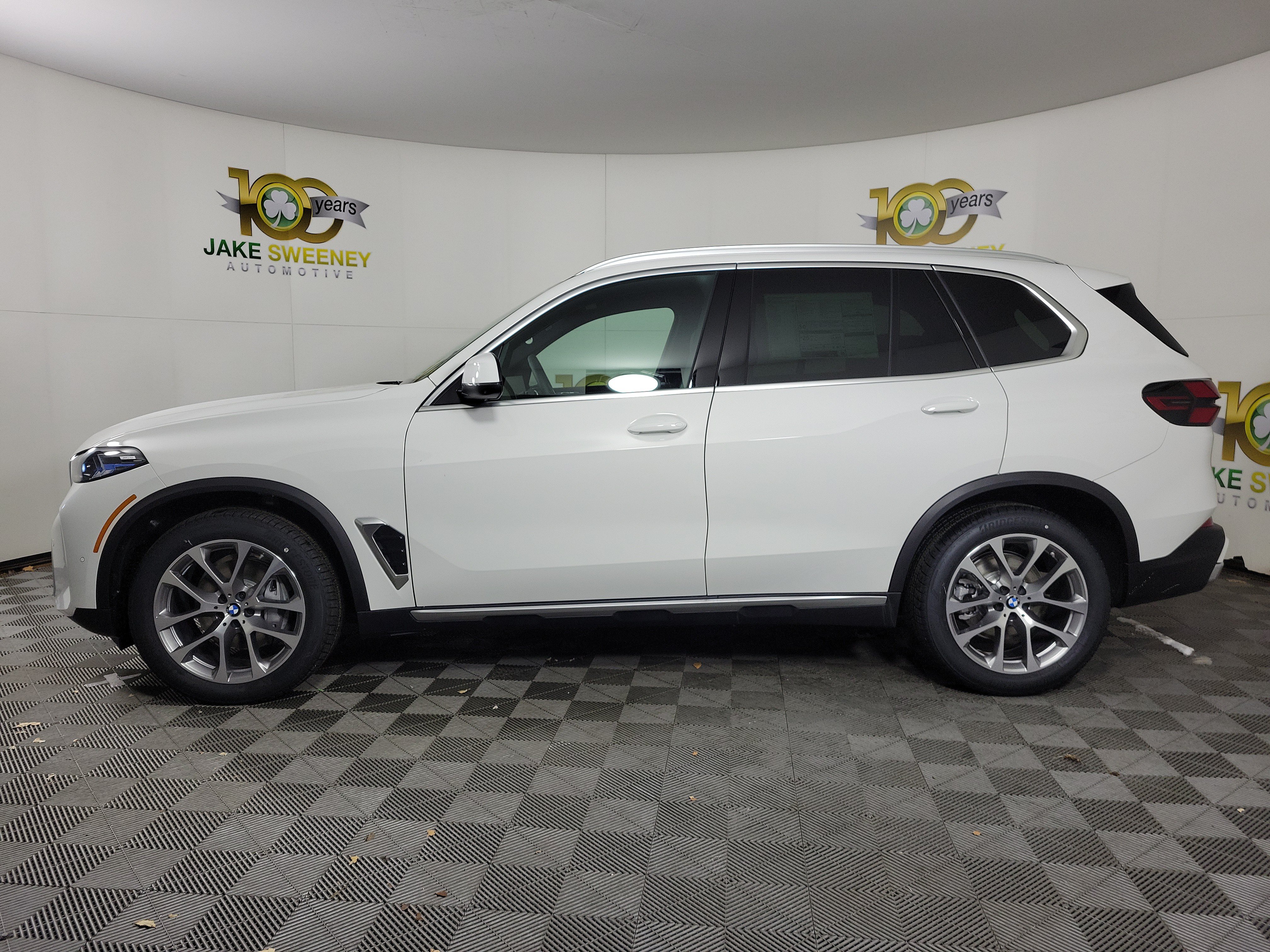 Certified 2026 BMW X5 xDrive40i w/ Parking Assistance Package AWD/4WD image 4