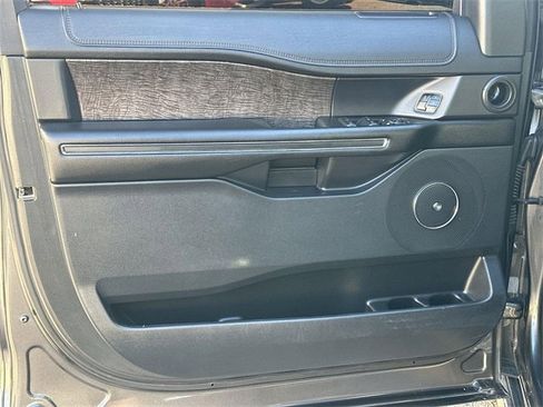 Used 2021 Ford Expedition Limited image 21